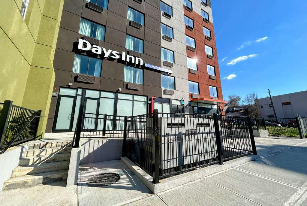 Days Inn By Wyndham Staten Island New York Exteriör bild