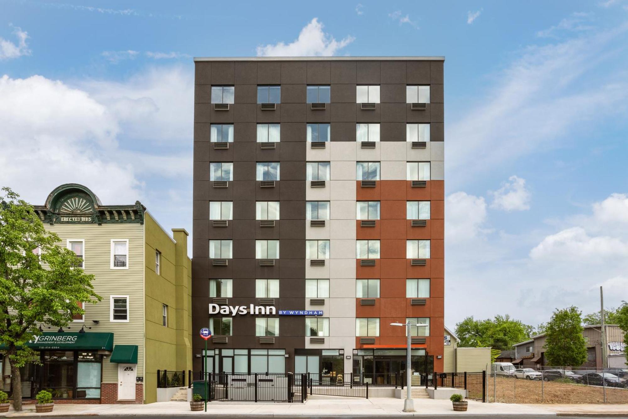 Days Inn By Wyndham Staten Island New York Exteriör bild