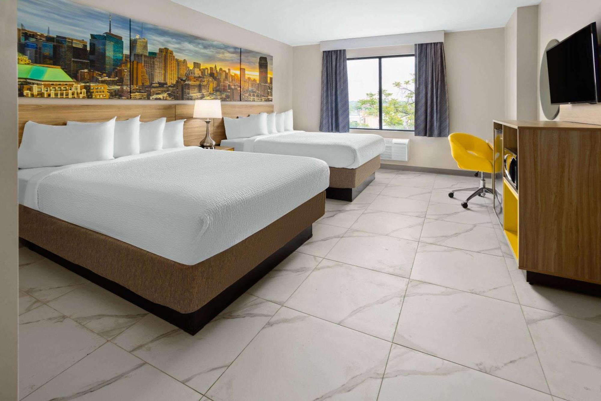 Days Inn By Wyndham Staten Island New York Exteriör bild