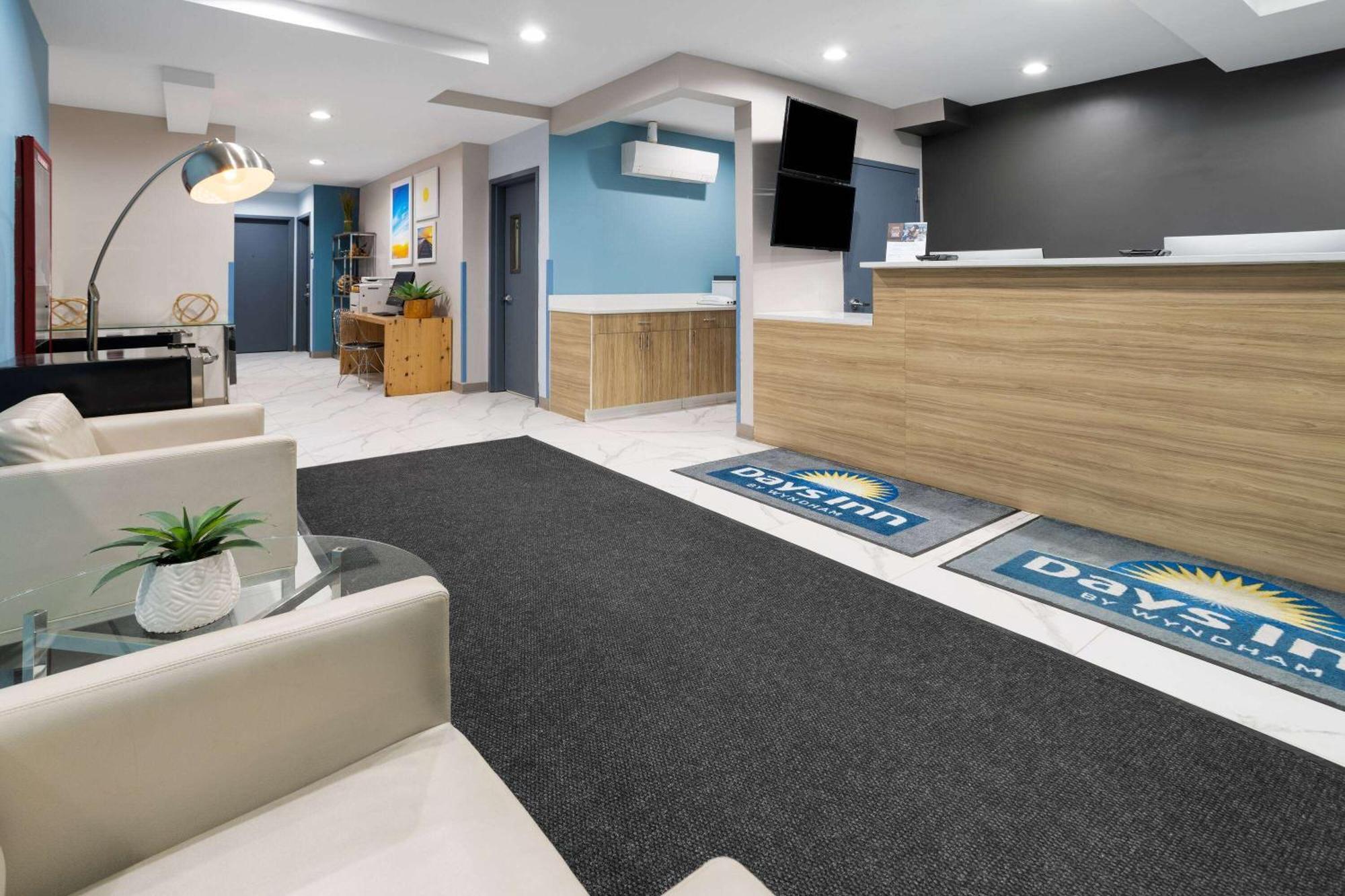 Days Inn By Wyndham Staten Island New York Exteriör bild