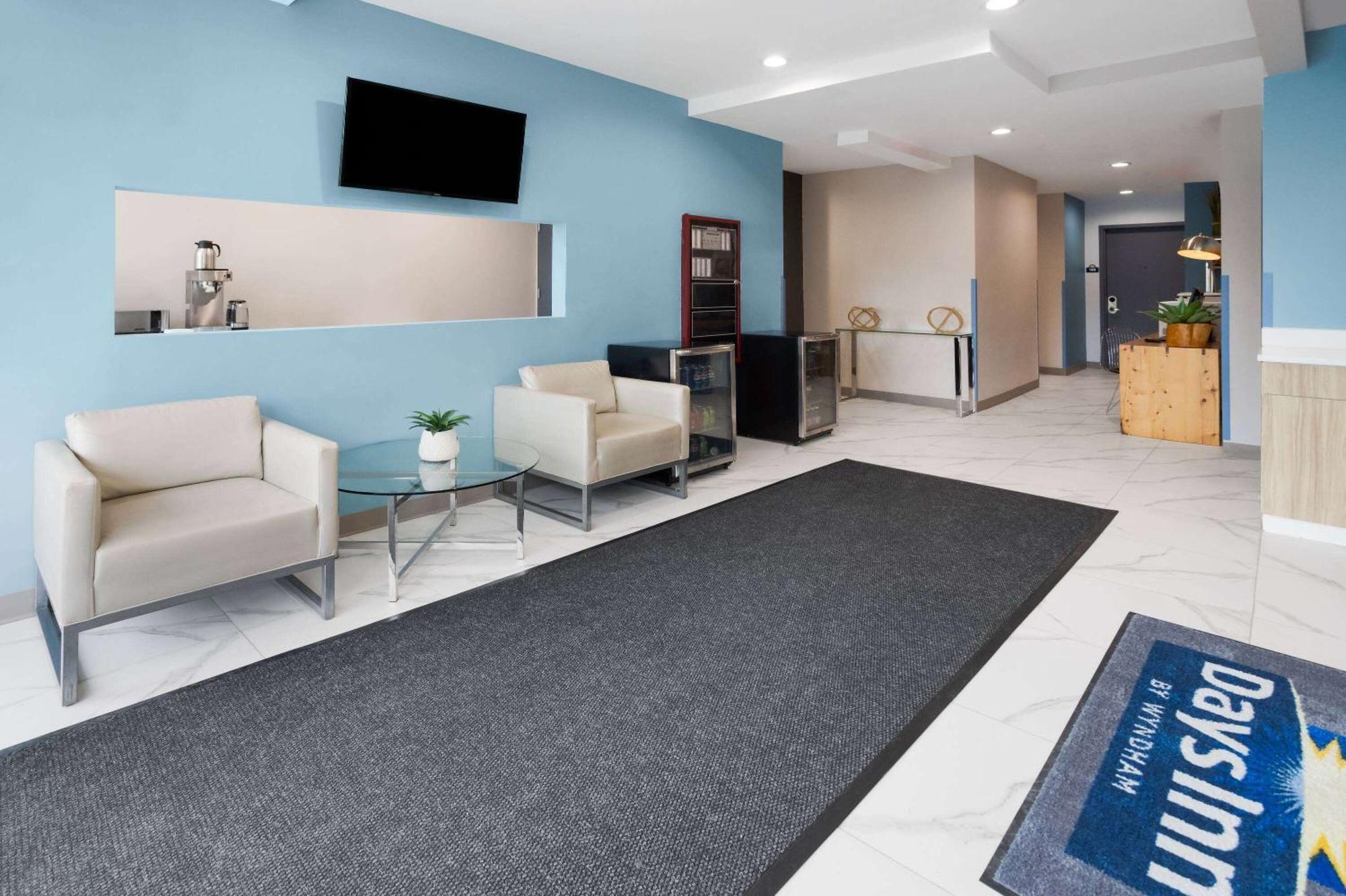 Days Inn By Wyndham Staten Island New York Exteriör bild